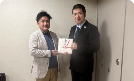 寄附をしている様子